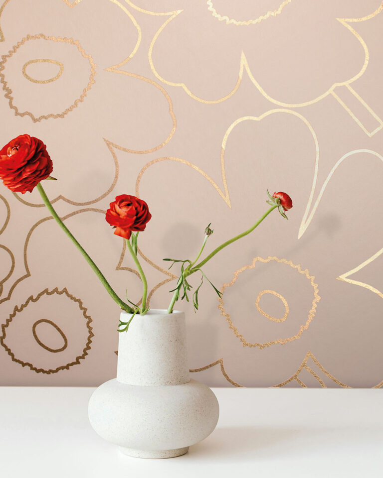 Marimekko flower with shimmering outlines