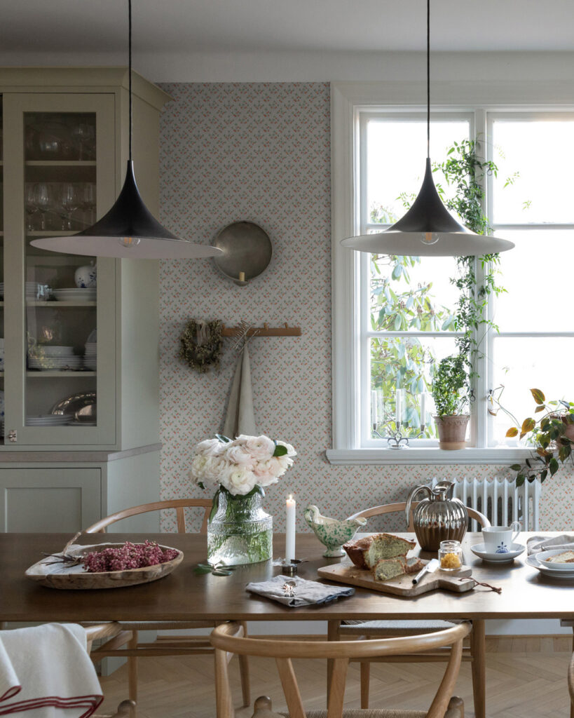 Kitchen wallpaper with a geometric pattern of strawberry plants